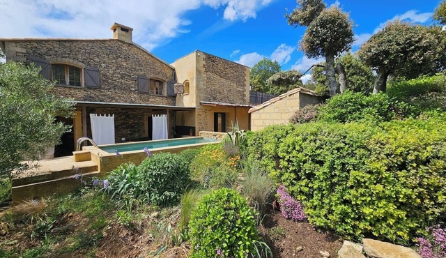 Gite in renovated Mas provençal with private pool