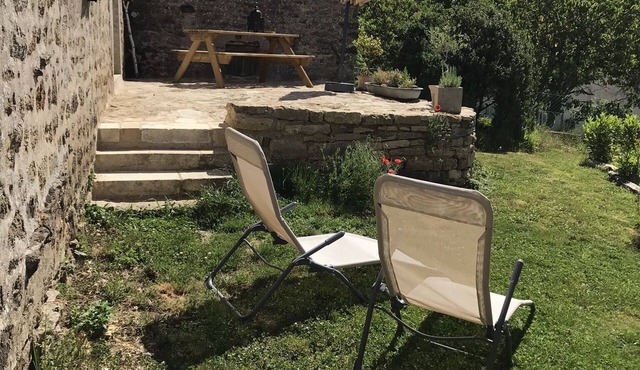 Gîte in the heart of nature next to a lake. Pets welcome!