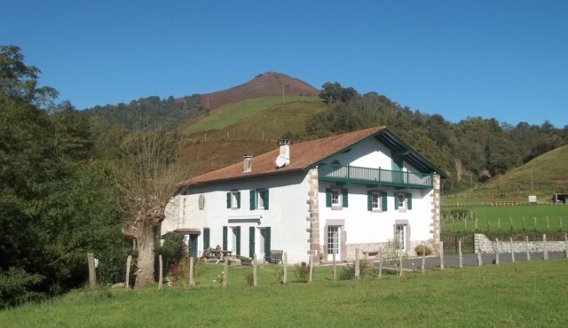 Gite in the Basque Country: spacious vacation home close to mountains and beaches