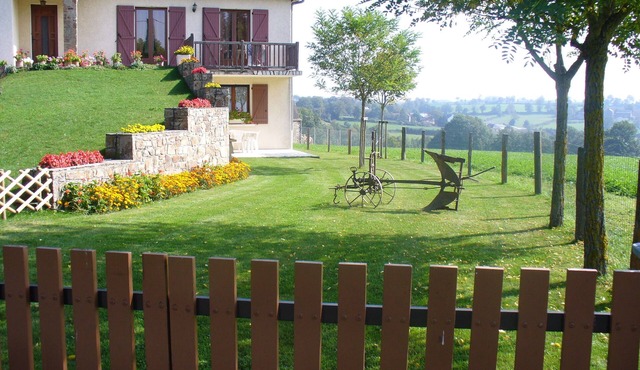 Gite in the countryside, 984 feet away from the village, quiet, clear view