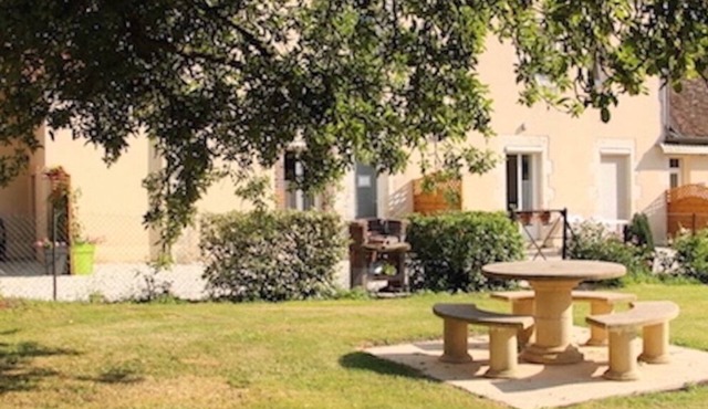 Gite in the Loiret, near the Loire, on the banks of the Briare canal.