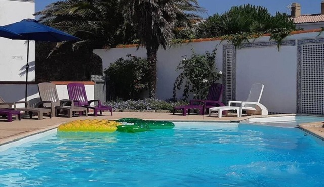 Gite in the heart of an artisan village - marsh views - near ocean