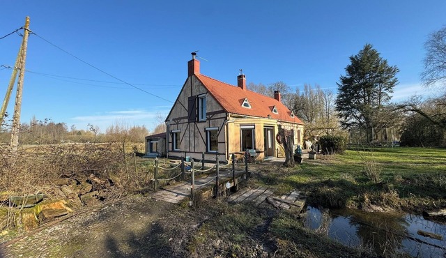 Gîte in the heart of the Tilques marsh (private island) on 1 hectare