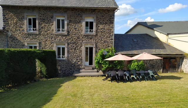 Gite in the heart of the Parc des Volcans, within walking distance of shops and restaurant