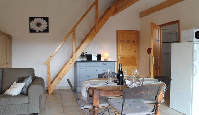 Gite in the middle of the vineyards, near the canal with swimming pool.