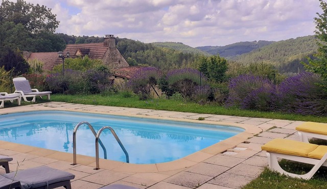 Gite Jasmin, quiet location, terrace, shared swimming pool
