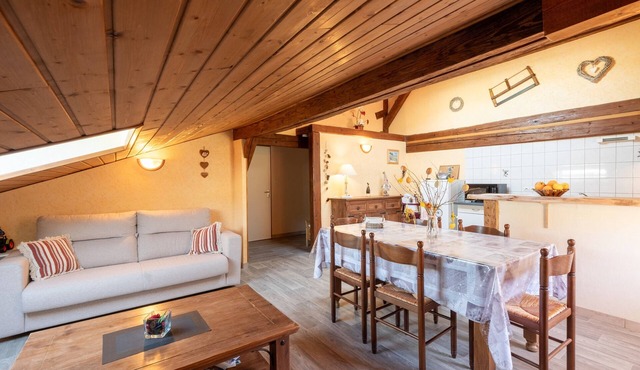 Gîte “Jonquille - La Petite Meuthe” with Mountain View, Private Garden & Wi-Fi