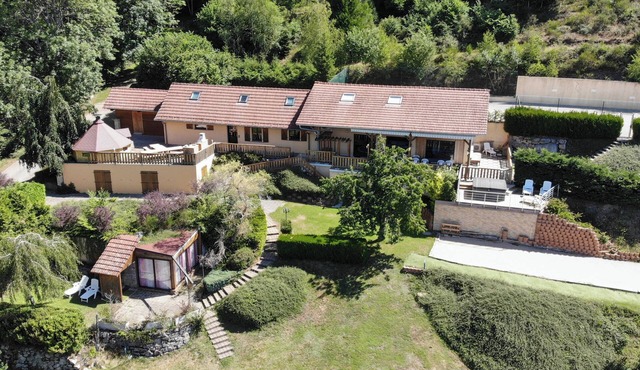 Gîte Jonquille 4 * 15 per with heated indoor pool 29°, spa, sauna hammam.