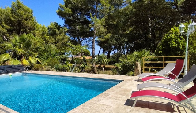 Gîte L'amandier located in a quiet area among the pines and close to the beaches