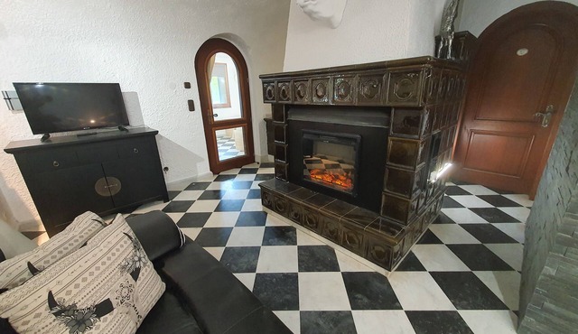 Gite L'Echiquier garden apartment terrace, outdoor swimming pool