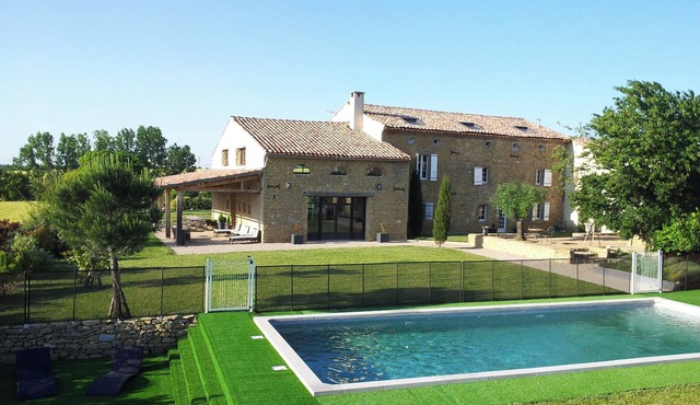 Gite L'espeyronis. Villa in the countryside, 22 beds, swimming pool, jacuzzi, pétanque.