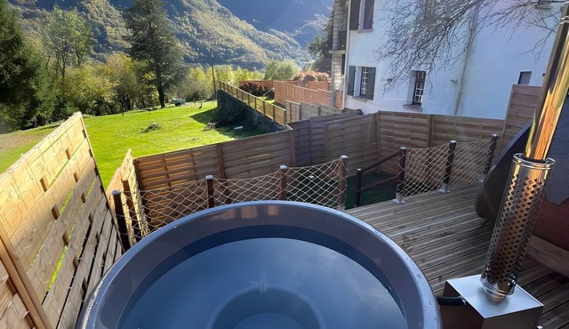 Gîte l'Estaing with Hot Tub, Nordic Bath & Sauna – Stunning Mountain Views