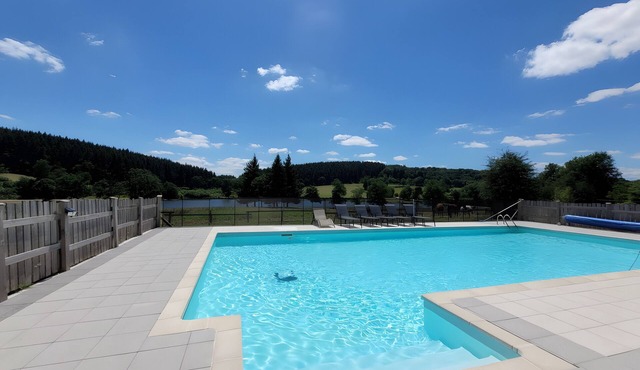 Gite l'etang des portes – Holiday Home with Lake View, Pool, and Family Amenities