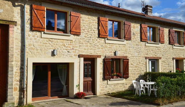 GÎTE L'EFFRAIE 4/6 persons 3 bedrooms, jacuzzi games room, 10 min from Verdun