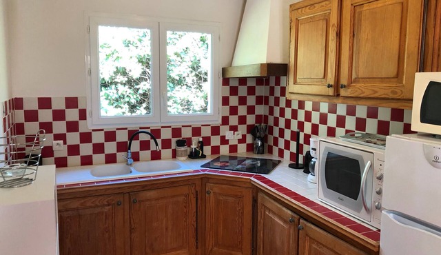 Gîte 'L'Olivier' at Heike and Didier's, shared pool, Wi-Fi and air conditioning