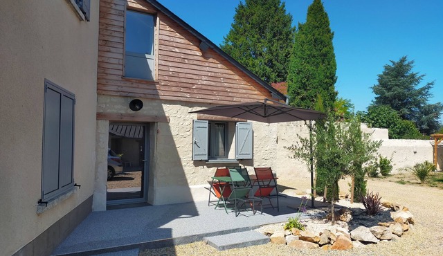 GÎTE L'OASIS 10' from Saumur, the Château, the Cadre Noir and the freeway