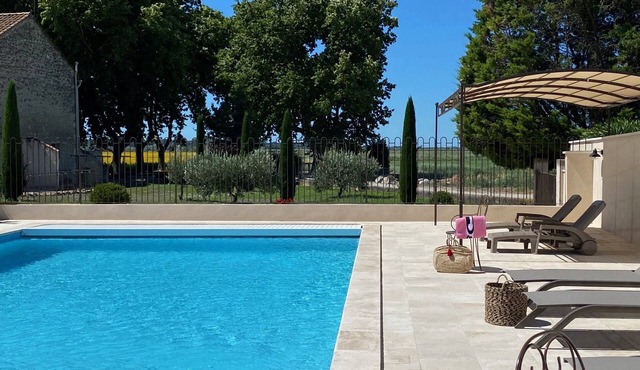 Gite L'Olivier 3 * with swimming pool in a Mas Provençal in the heart of Provence