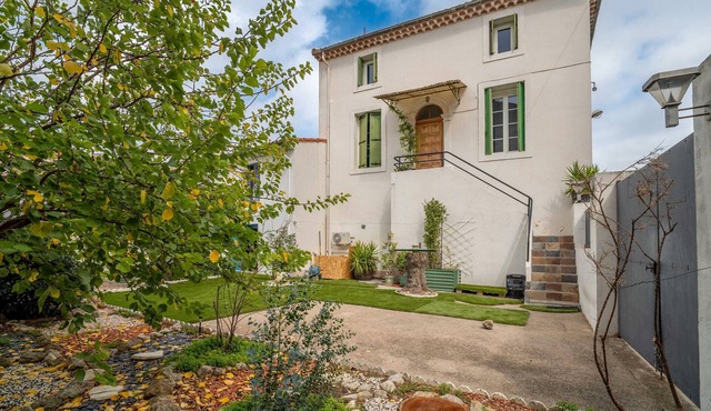Gîte 'L'Orchidée' with Shared Garden, Wi-Fi, and Air Conditioning