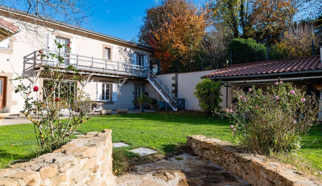 Gîte la Combe Verte – Renovated Farmhouse with Indoor Pool
