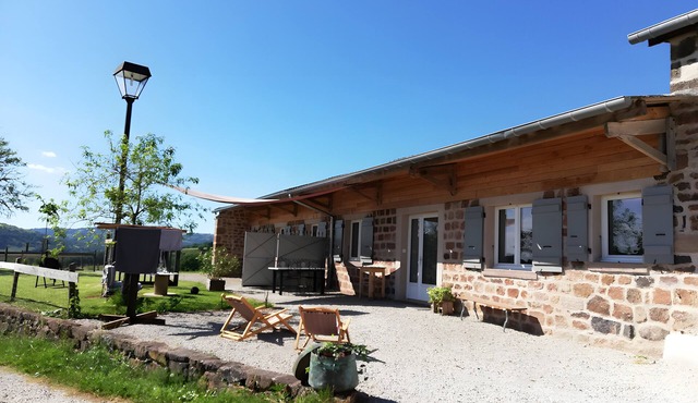 Gîte La Crouzette – Domaine Les Pla with Shared Pool, Private Terrace and Wi-Fi