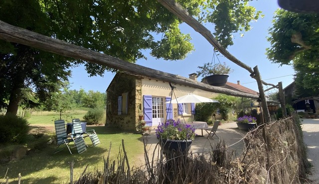 Gîte La Forge – Holiday Home with Shared Pool and Garden View in Bazeilles
