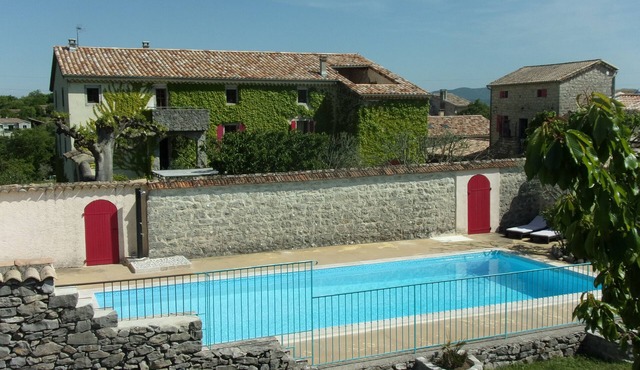 Gîte la FENIERE * in stone farmhouse, nature and calm, heated swimming pool