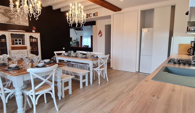 Gîte La Ferme Du Mesnil with Private Terrace, Wi-Fi, and Air Conditioning