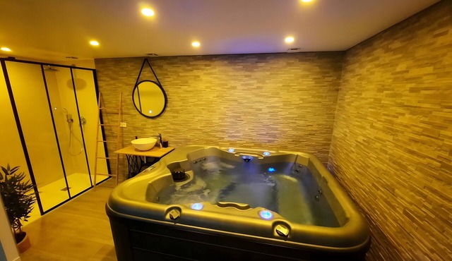 Gite "La Folie Romantique, with Private Spa, Terrace, Wi-Fi, and Air Conditioning