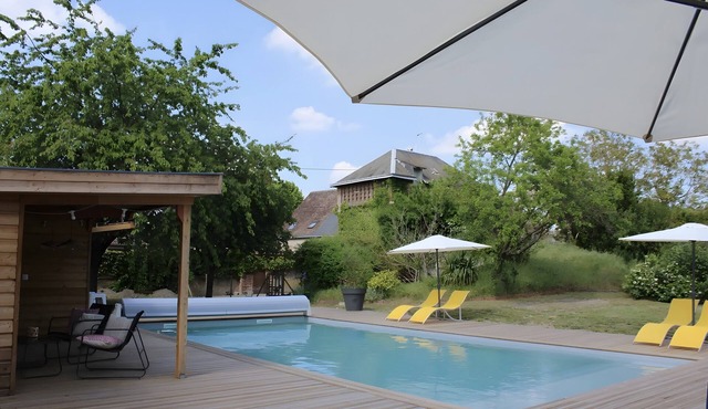 Gite "La Glycine" for 2 with Heated Pool from Mid-May to September