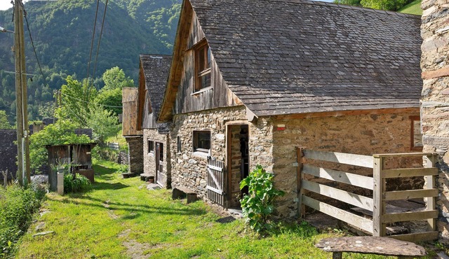 Gîte “La Grange De Claude” with Mountain View and Private Garden