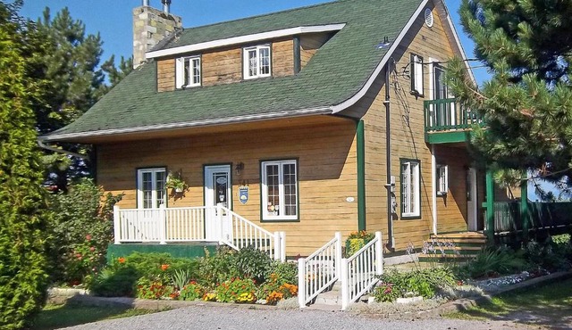 Gîte La Halte Du Verger Bed and Breakfast