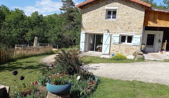 Gite la Lézardière overlooking the Doux valley, 10 minutes from the bike rail.