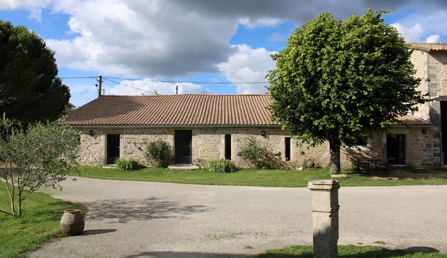 Gîte La Louise close to the Marais Poitevin, charming farmhouse with swimming pool and spa