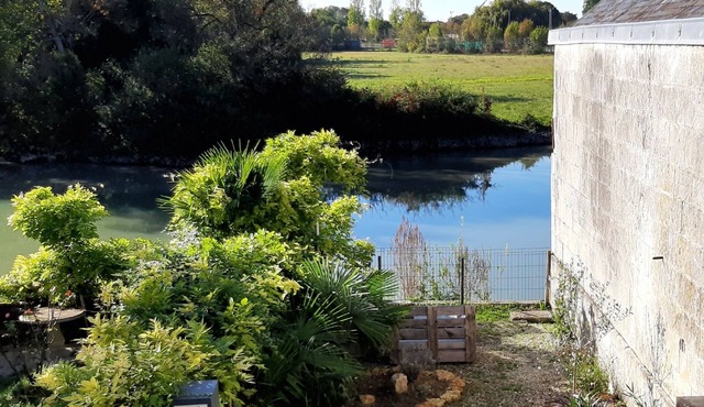 Gîte "La P'tite Jeannette", between land and sea, on the banks of the Charente.