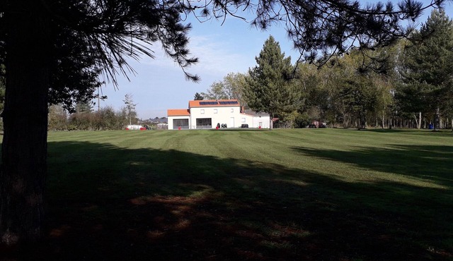 Gite La petite Hugrie – Renovated Farmhouse with Spa, Park, and Countryside Views