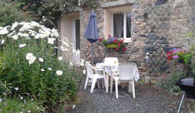 Gite la Roseraie in the countryside 30mn from the sea
