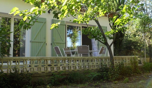 Gîte La Salsepareille 6-person house near Pézenas with garden and air conditioning
