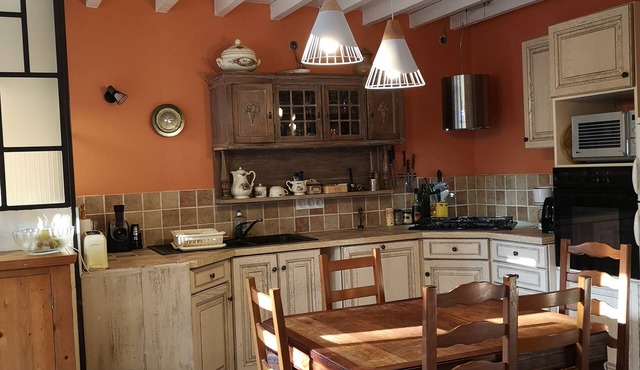 Gite La Tanière d'Ysengrin a cosy house in the heart of a Burgundy village