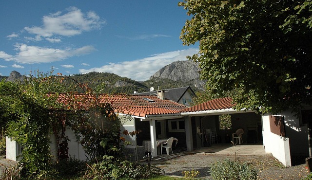 Gîte la treille 3*, all on one level.Art gallery workshop