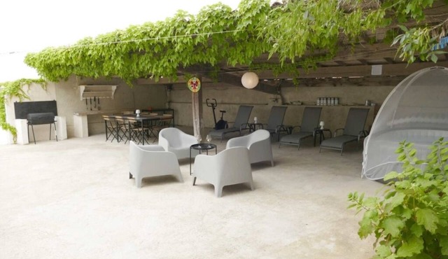 Gîte la Tuilerie - Charming house with terrace & jacuzzi in Espondeilhan