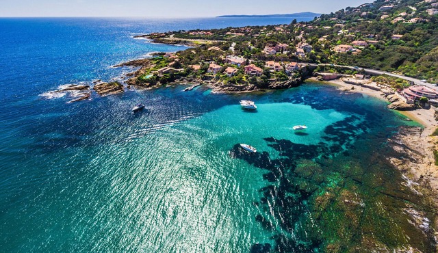 GITE + LARGE PRIVATE SWIMMING POOL QUIET CAMPAIGN between SEA & VERDON vineyards