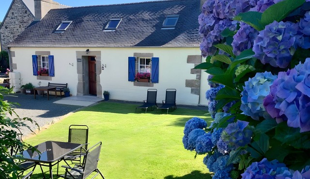 Gîte Lavande - Pen Ar Voas Gîtes with Private Terrace, Shared Garden and Wi-Fi