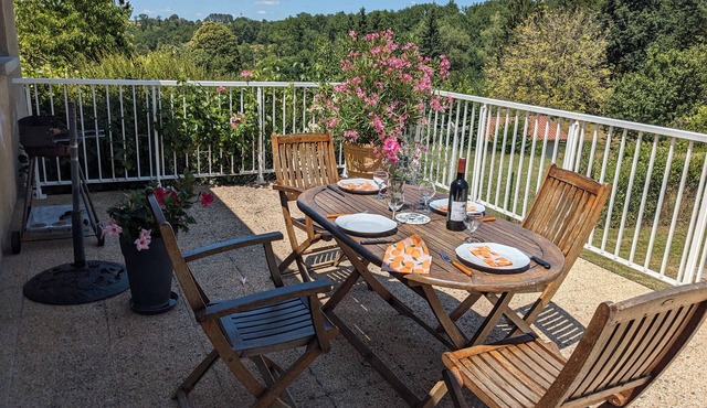 Gîte 'Le Bûcher' – Authentic Charm with Terrace, Balcony and Shared Garden in the Heart of Nature