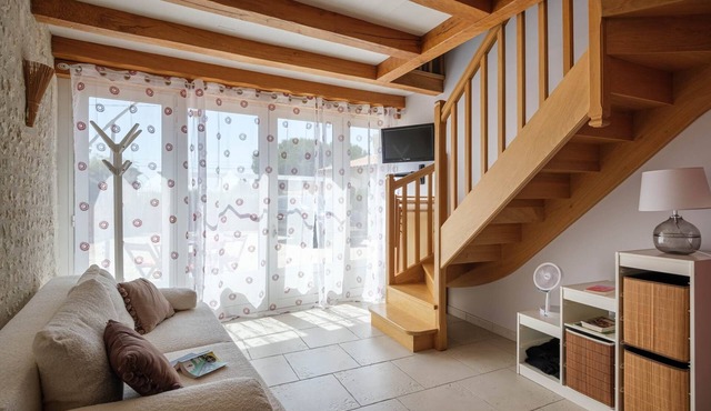 Gite Le Cépage in Bellevigne, sleeps 2, 1 bedroom