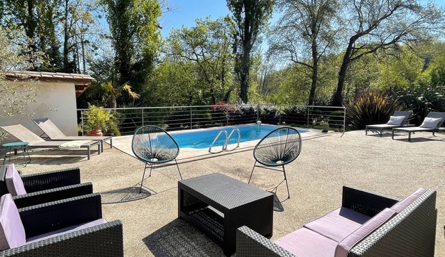 Gite Le Chai, design loft and private pool in the heart of the vineyards