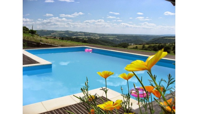 Gite Le Combal, Impregnable View, Heated Pool.