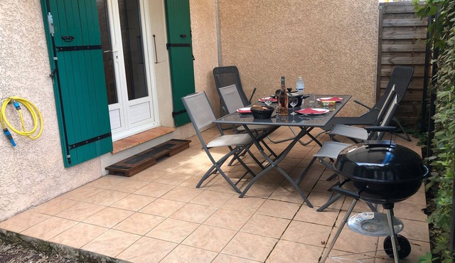 Gîte 'Le Micocoulier' with Shared Pool, WiFi, Air Conditioning, No Pets