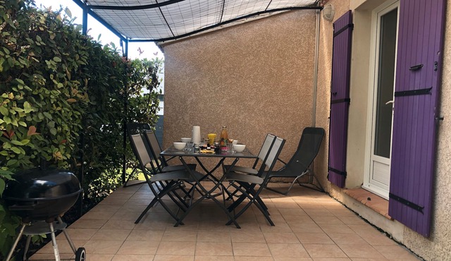 Gîte 'Le Murier Platane' at Heike and Didier's, shared pool, Wi-Fi and air conditioning