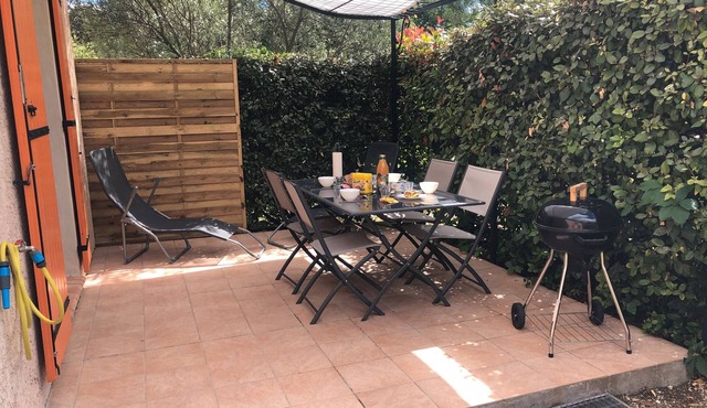 Gîte 'Le Chêne Vert' at Heike and Didier's, shared pool, Wi-Fi and air conditioning