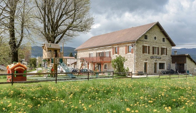 Gîte Le Chalimont: Holiday Home with Mountain View, Shared Garden and Wi-Fi